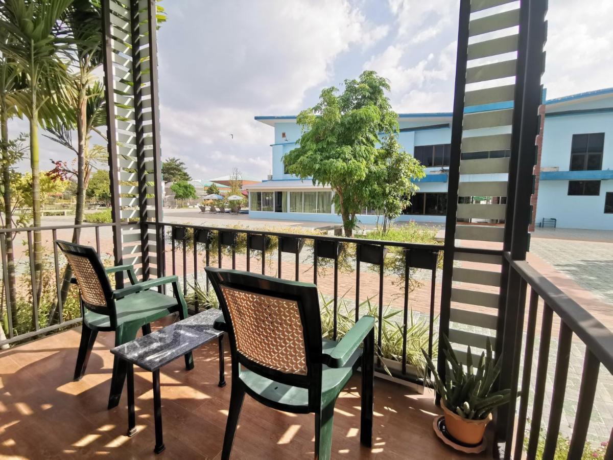 Menam Resort Nakhon Pathom Eksteriør billede