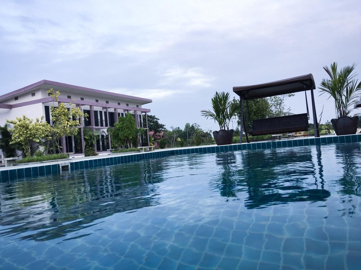 Menam Resort Nakhon Pathom Eksteriør billede